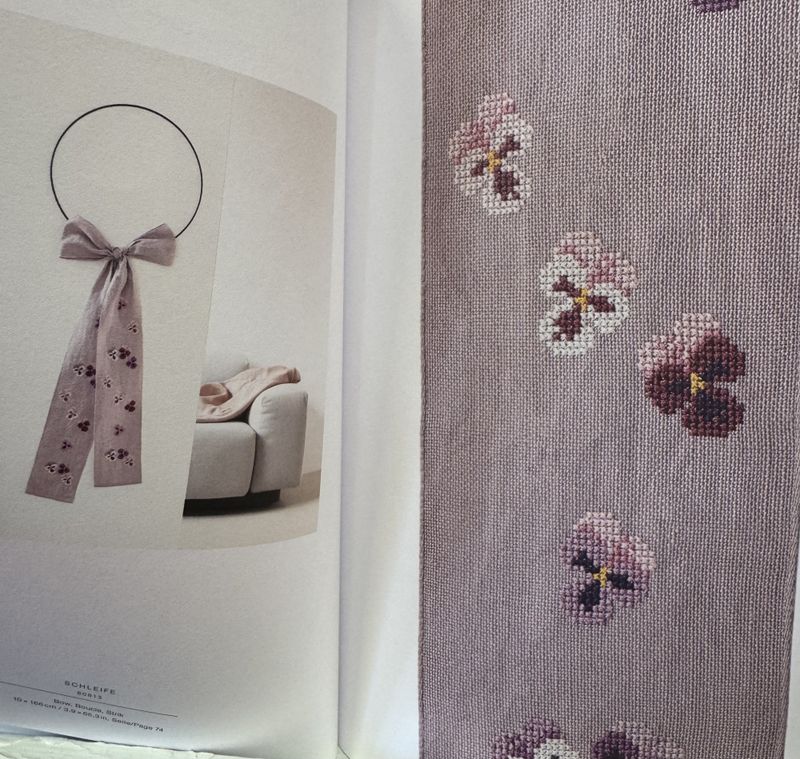Rund brodert sommerbrikke